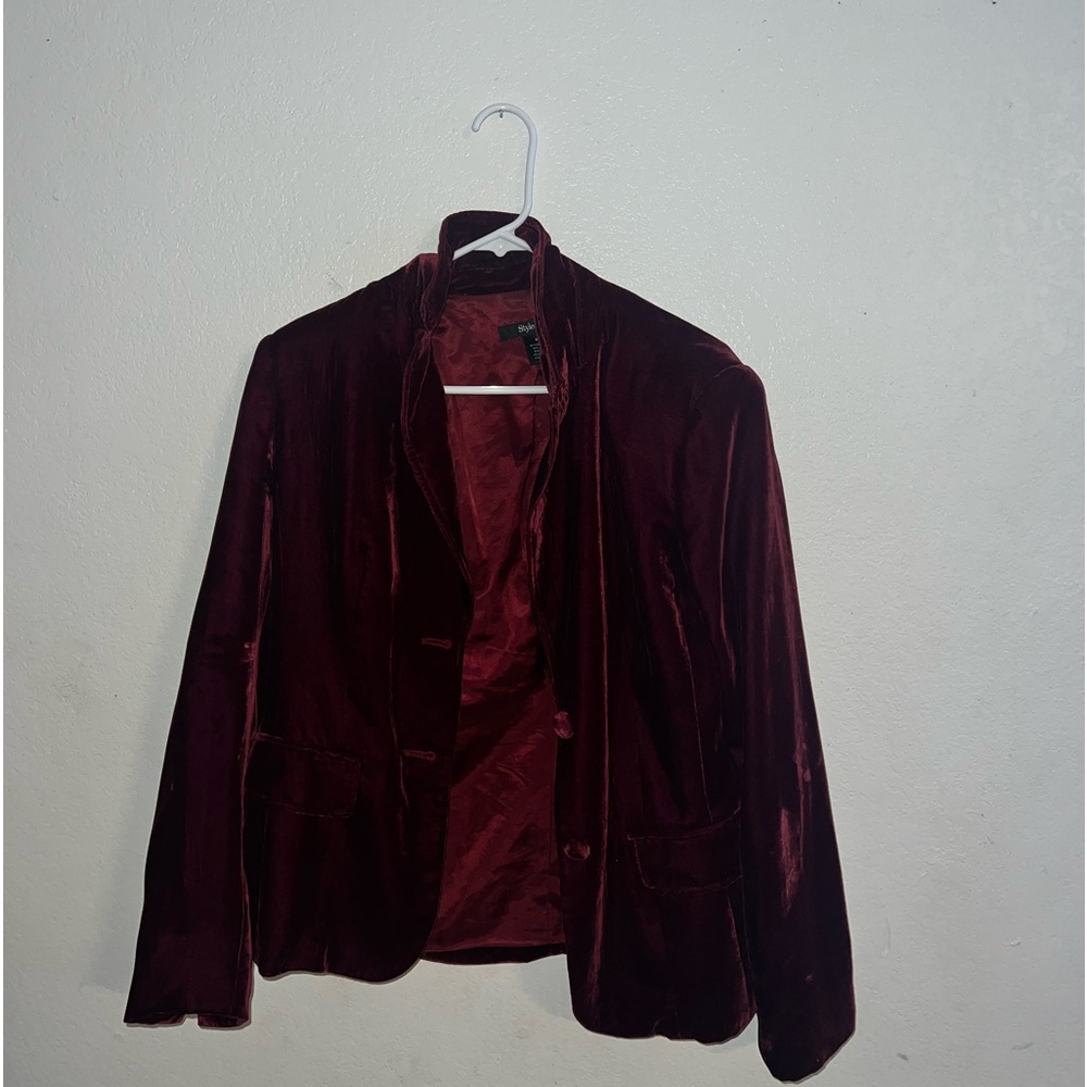 Style and Co. Size 6 burgundy Velvet Blazer